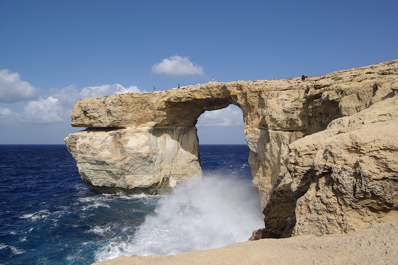 Klippeformasjonen Azure Window på Gozo